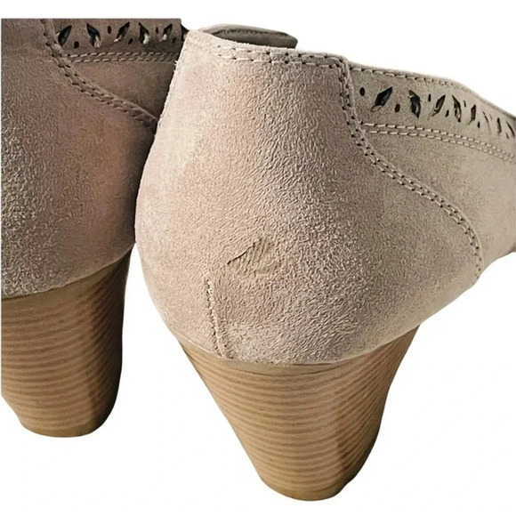Michael Shannon Shelia Perforated Suede
Mary Jane Heels Gray 10 M - Picture 8 of 9